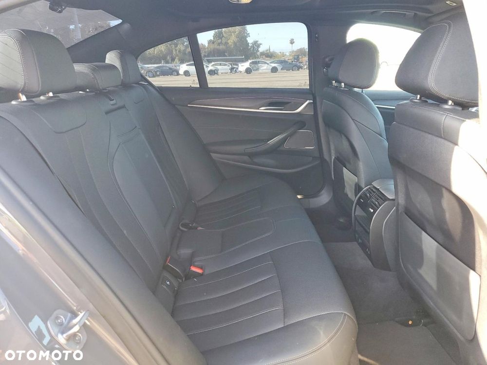 BMW Seria 5 530i M Sport Edition - 10