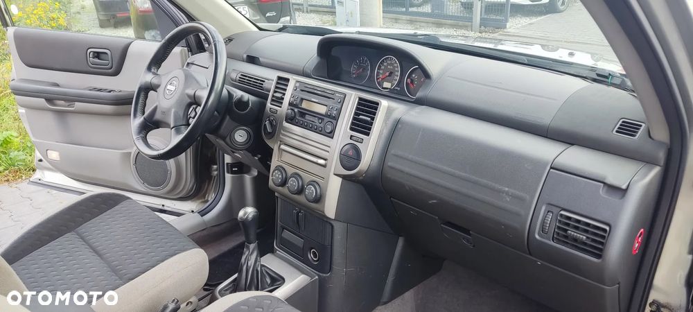 Nissan X-Trail 2.0 4x4 Comfort - 11