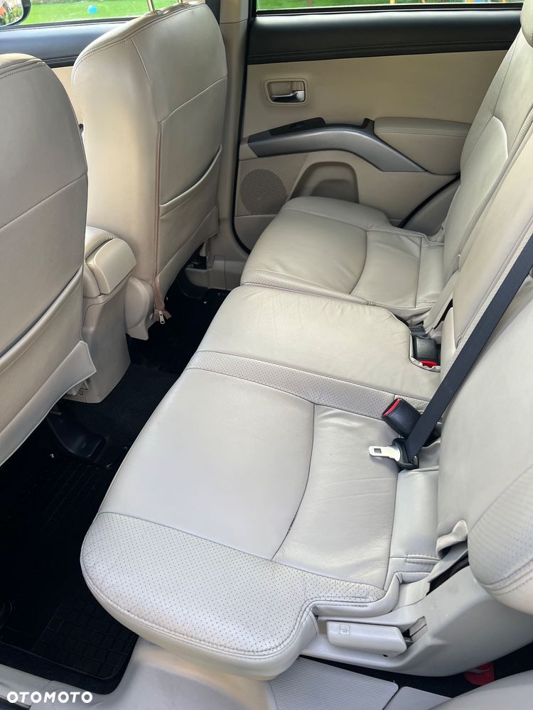 Mitsubishi Outlander 2.0 DID Instyle NAVI - 10