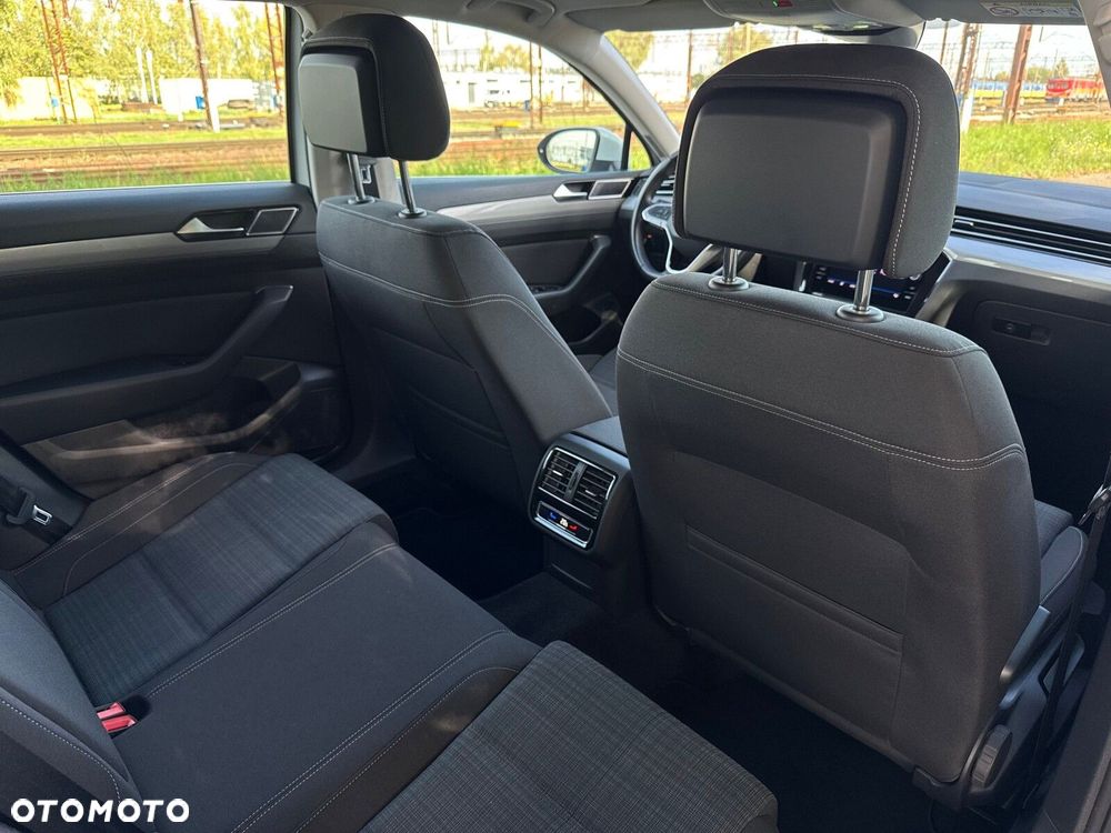 Volkswagen Passat - 35