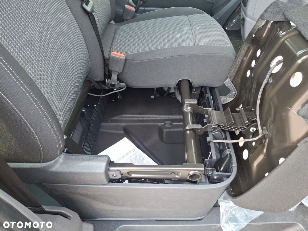 Volkswagen Transporter Furgon Plus 2.0 TDI 150 KM manual r. o. 3500 mm - 14