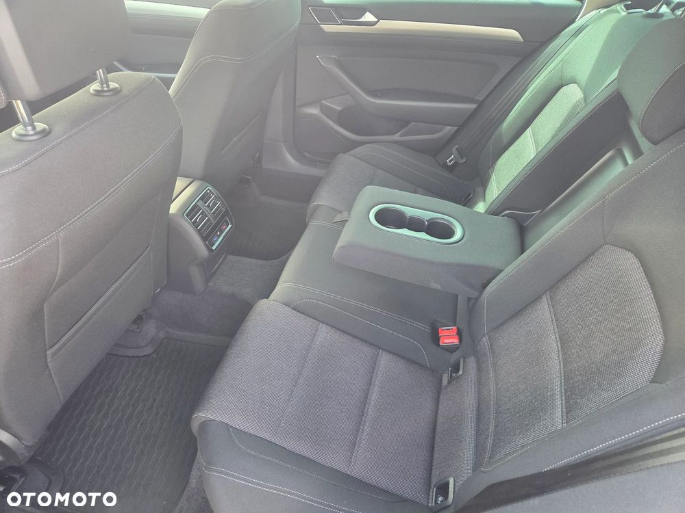 Volkswagen Passat 2.0 TDI (BlueMotion Technology) Comfortline - 17