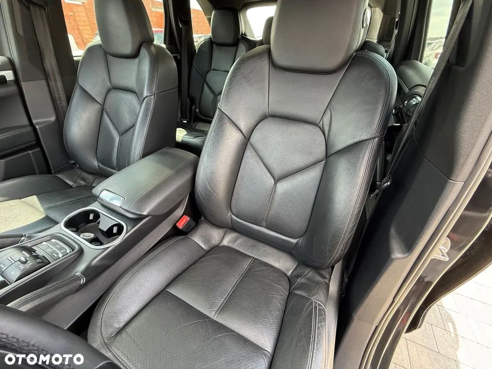 Porsche Cayenne Diesel Platinum Edition - 16