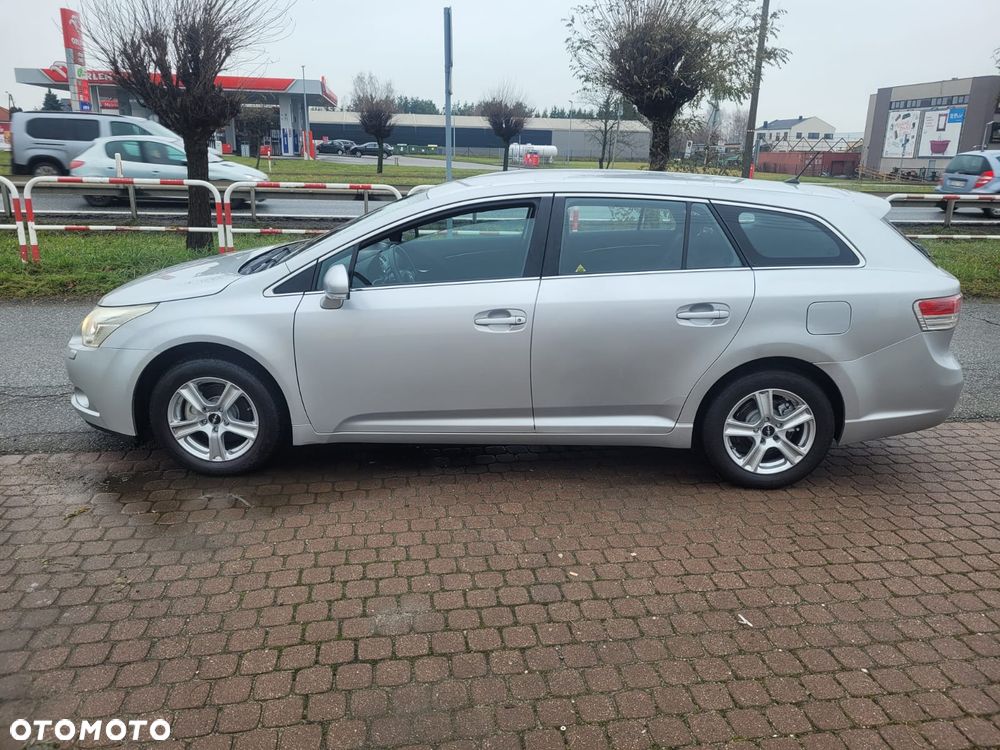 Toyota Avensis 1.8 Comfort - 5