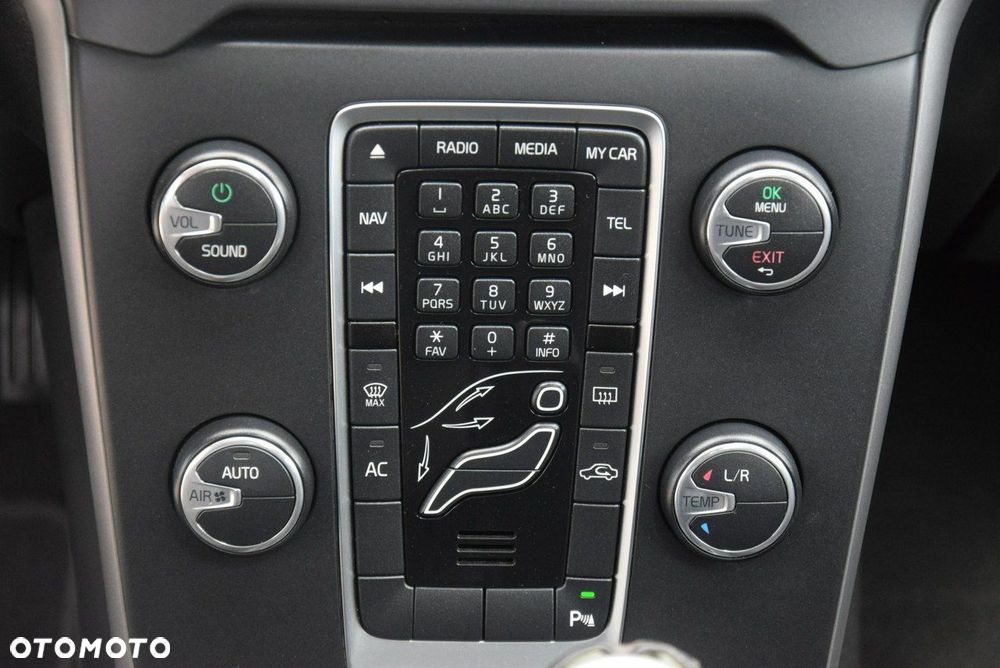 Volvo V40 Cross Country D2 Momentum - 32