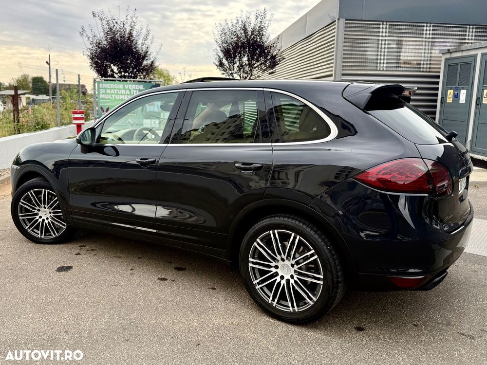 Porsche Cayenne 3.0 L V6 - 4