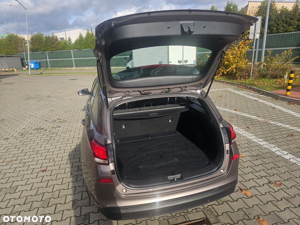 Hyundai i30 1.5 DPI Classic + - 15