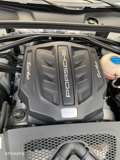 Porsche Macan Turbo - 9