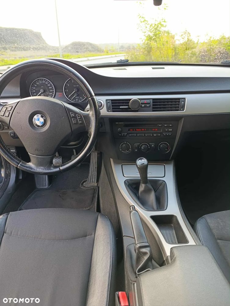 BMW Seria 3 318i - 8