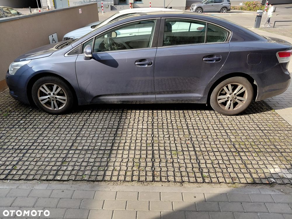 Toyota Avensis 1.8 Sol - 23