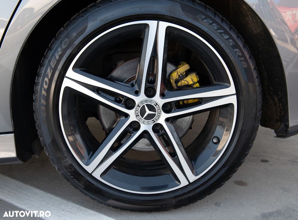 Mercedes-Benz A 220 4Matic 7G-DCT AMG Line - 9