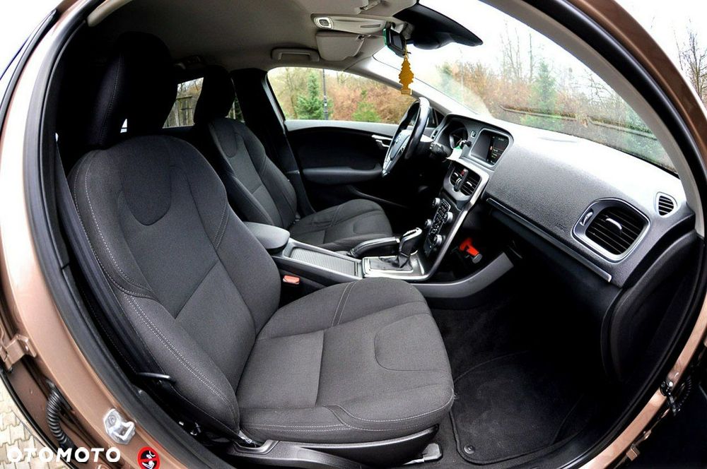 Volvo V40 D2 Momentum - 23