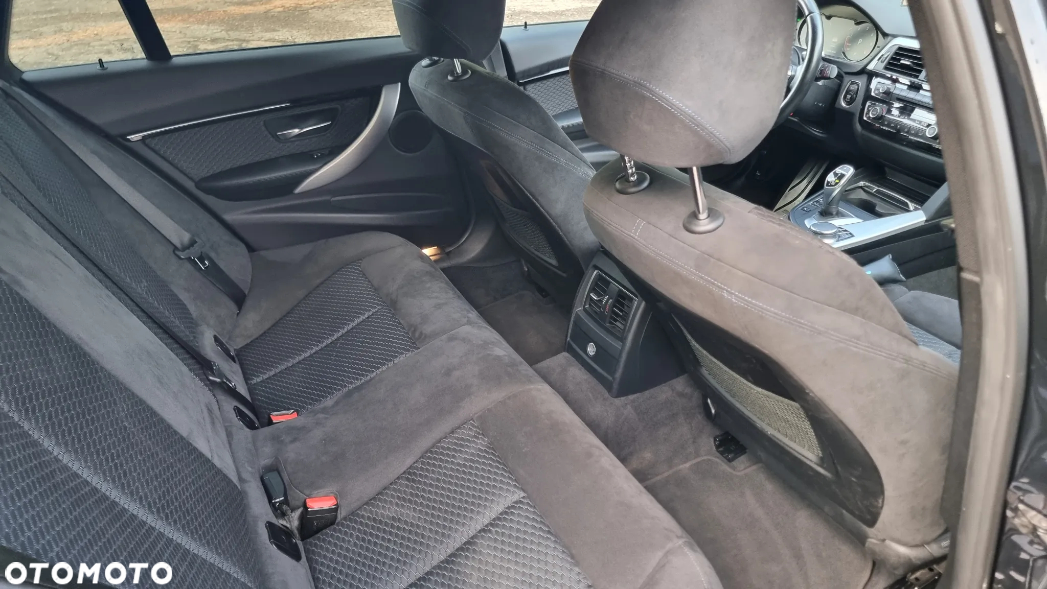 BMW Seria 3 320d Touring xDrive Edition M Sport Shadow - 29