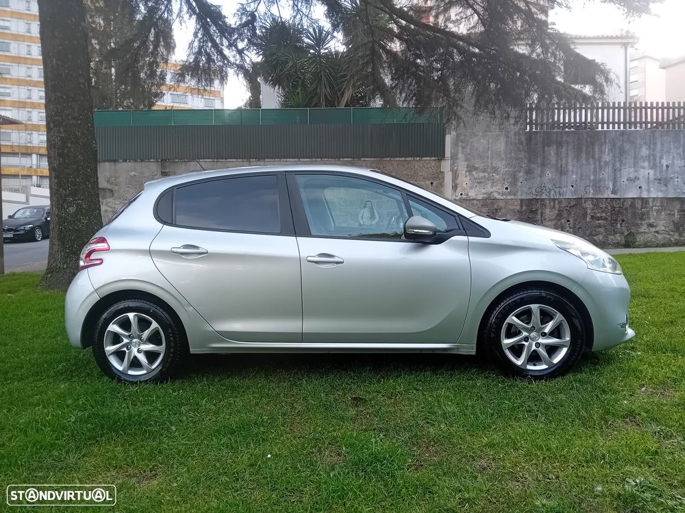 Peugeot 208 1.4 HDi Active - 8