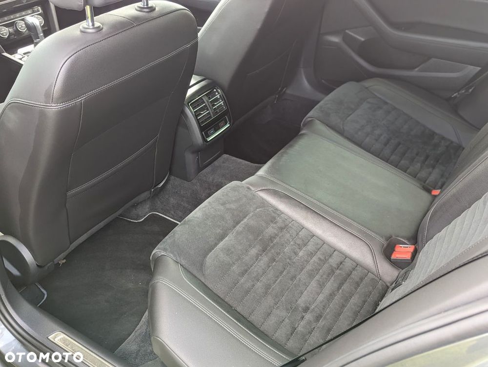 Volkswagen Passat - 32