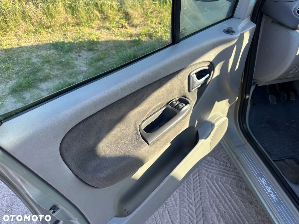 Renault Scenic 1.9 dCi Authentique - 16