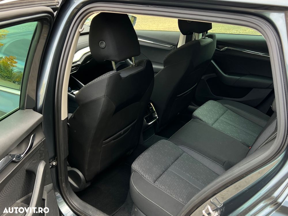 Skoda Octavia Combi 2.0 TDI DSG Style - 6