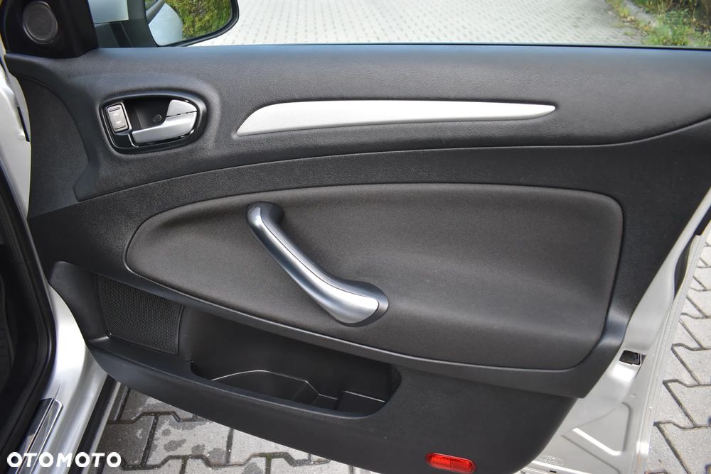 Ford Mondeo 2.0 TDCi Trend - 16