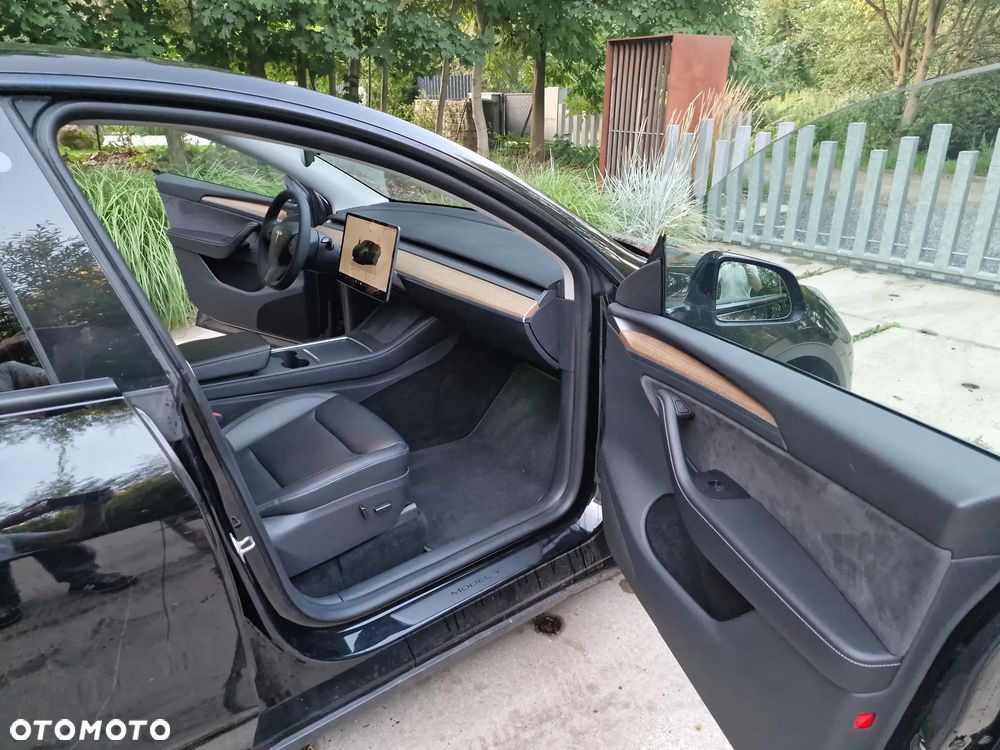 Tesla Model Y Performance AWD - 22