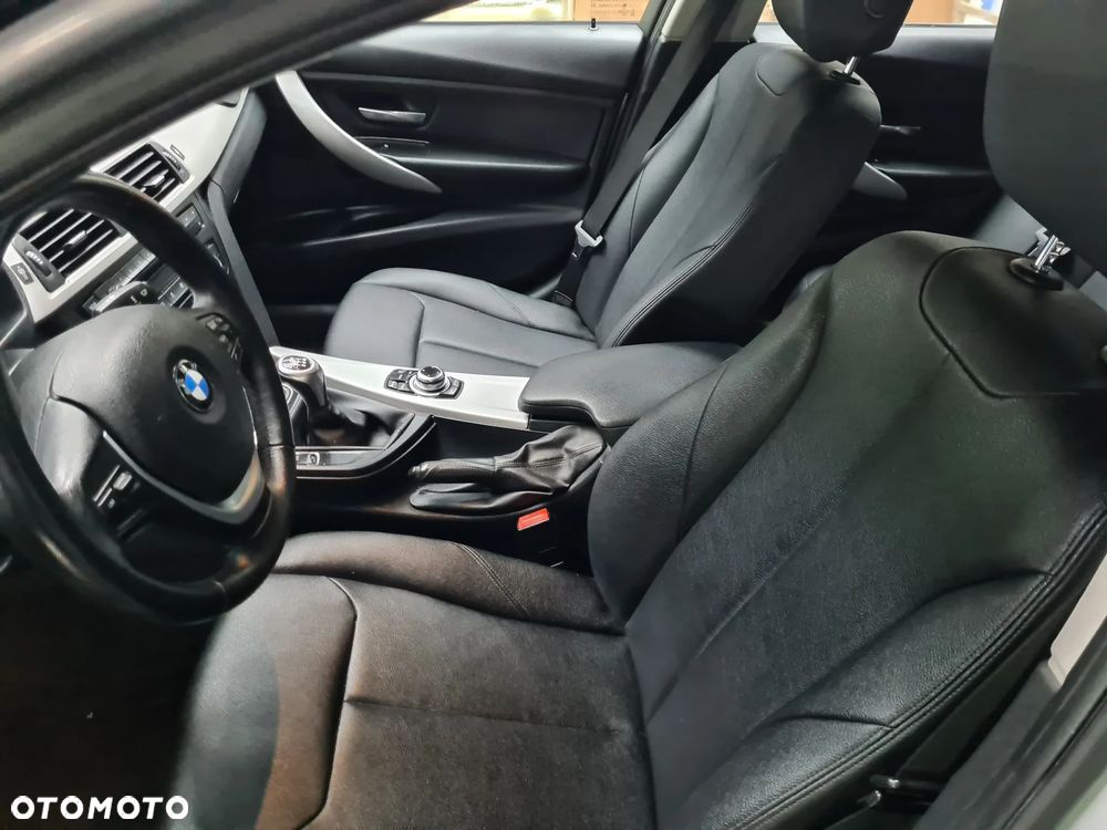 BMW Seria 3 316d Sport Line - 30