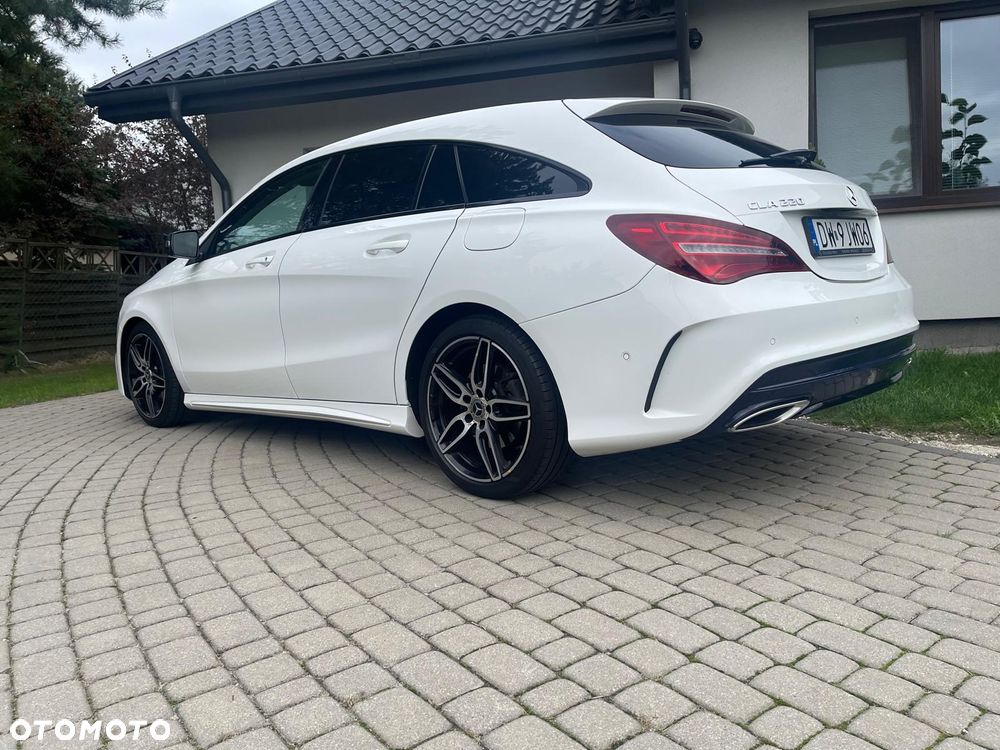 Mercedes-Benz CLA ver-220-4--matic-amg-line - 3