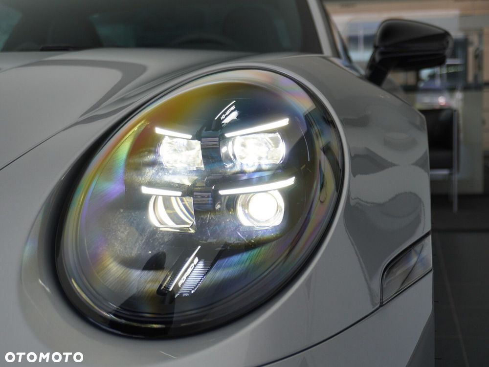 Porsche 911 Targa T-Hybrid 4 GTS - 10