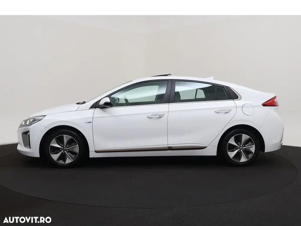 Hyundai IONIQ - 3