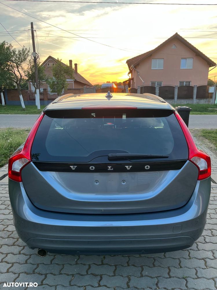 Volvo V60 D2 Momentum - 8