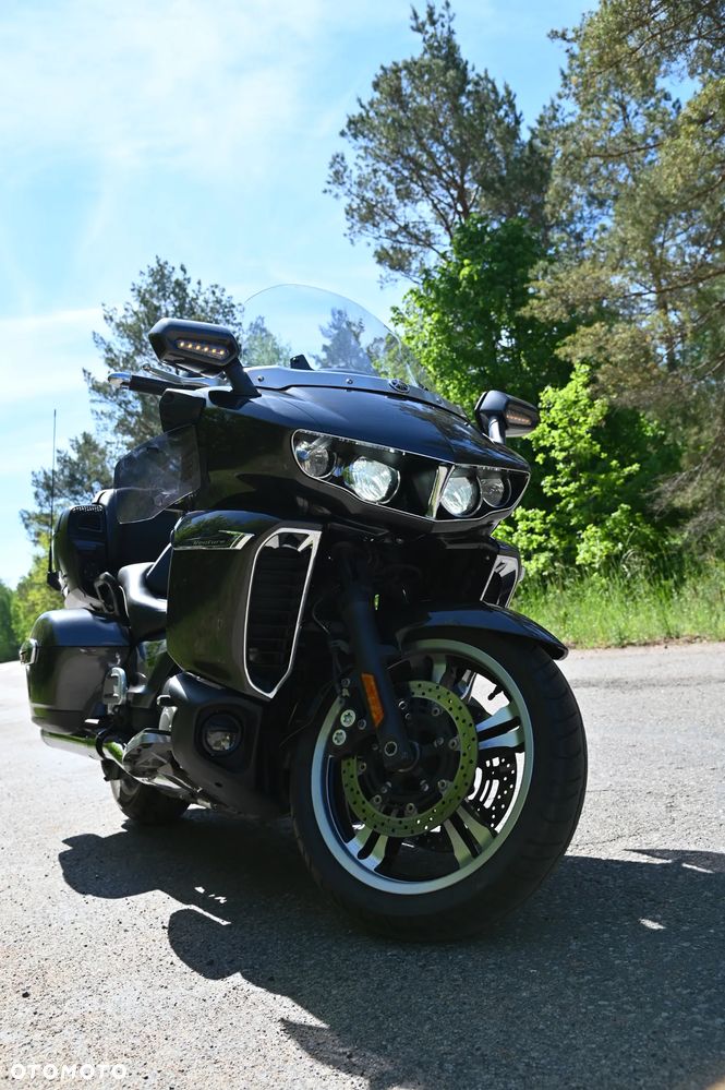 Yamaha Venture - 1