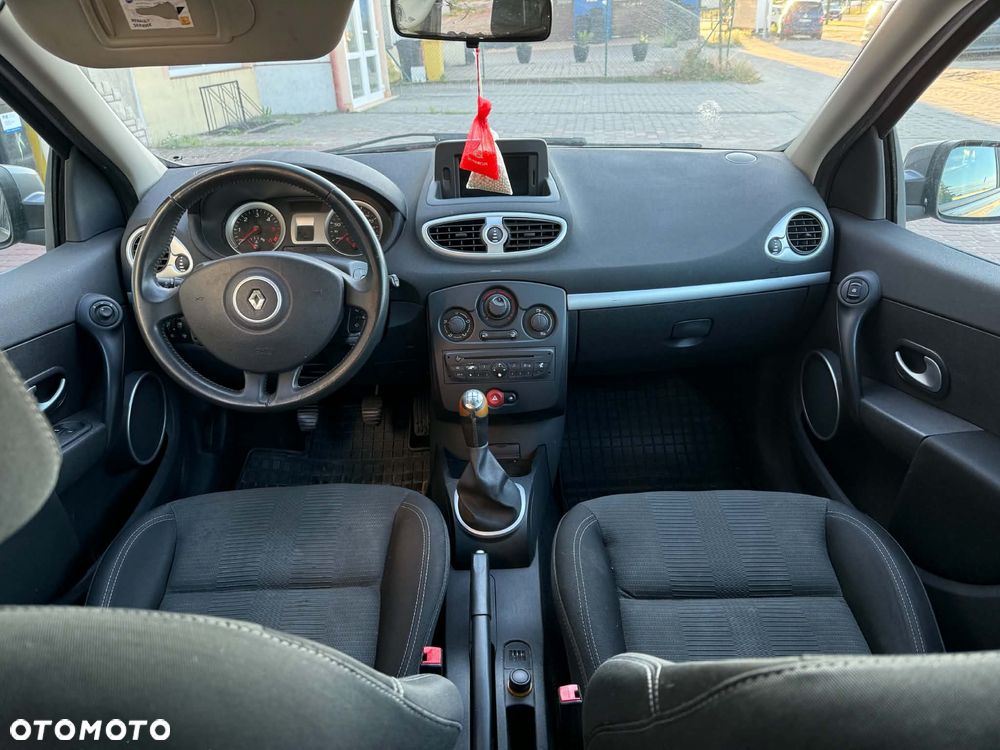 Renault Clio 2011 photo 5