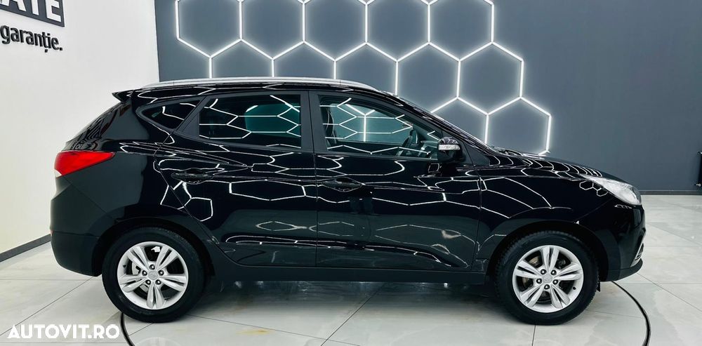 Hyundai ix35 1.7 CRDI 2WD blue Finale Gold - 32