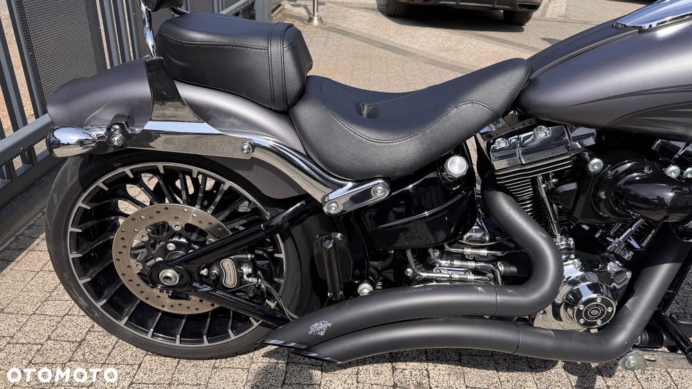 Harley-Davidson FXSB Breakout - 18