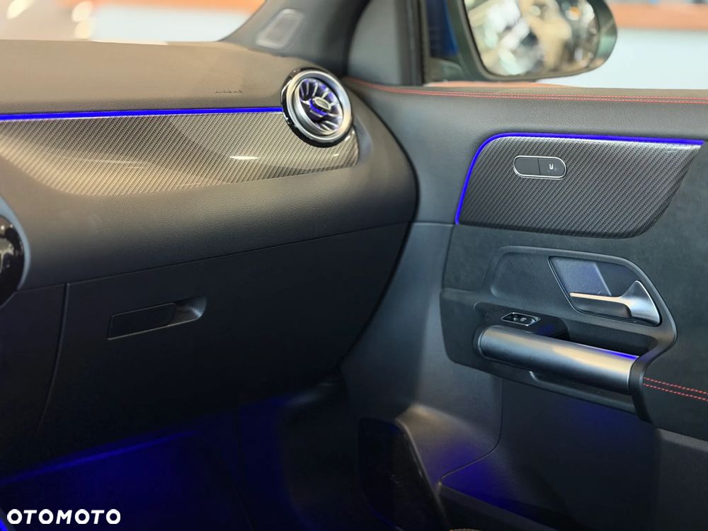 Mercedes-Benz GLA 200 AMG Line - 13