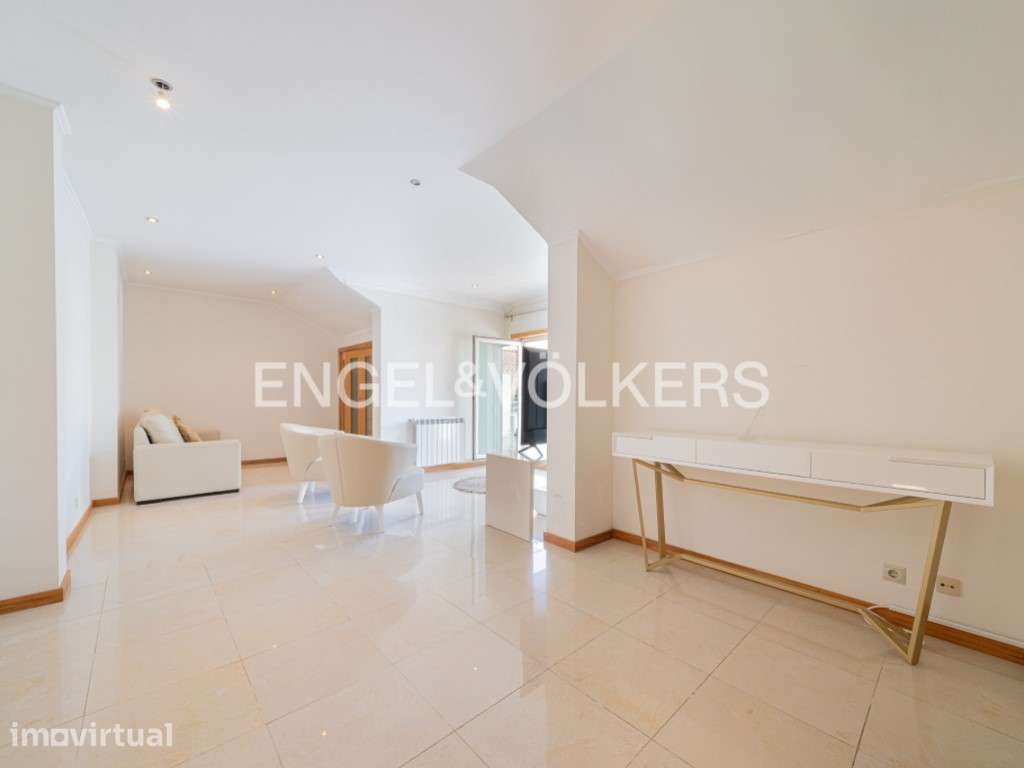 T4 Duplex com garagem em Odivelas - Grande imagem: 2/46