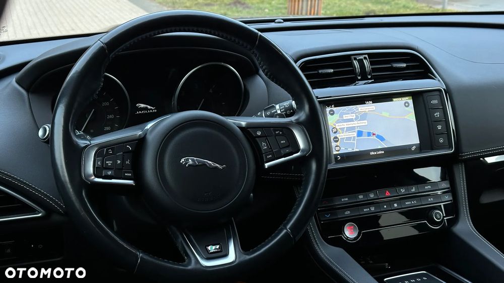 Jaguar F-Pace D200 AWD R-Dynamic HSE 90th Anniversary Edition - 11