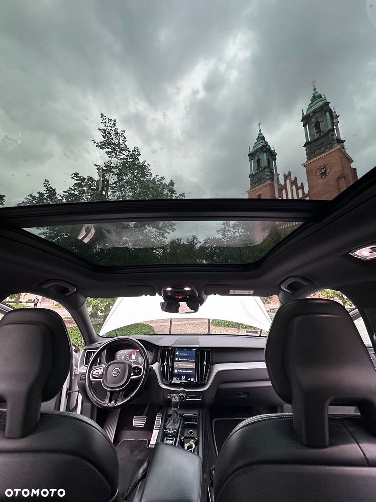 Volvo XC 60 D5 SCR AWD R-Design - 11