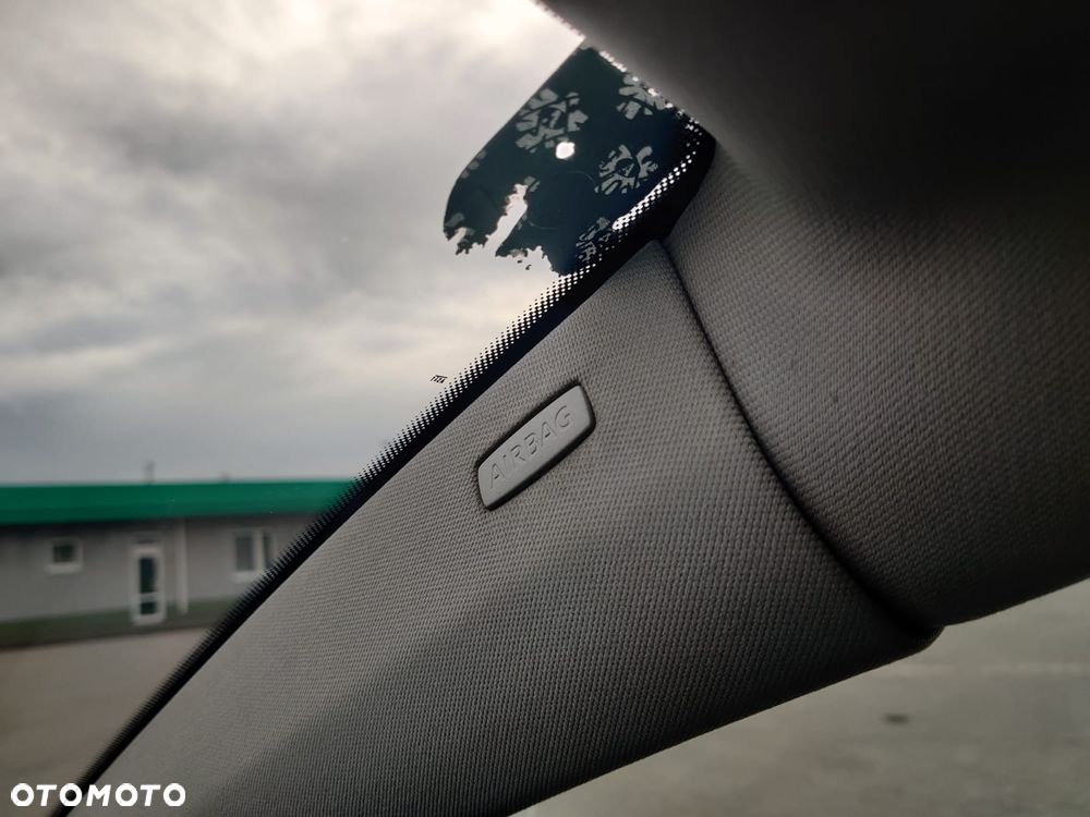 Volkswagen Golf 2.0 TDI DPF Comfortline - 23