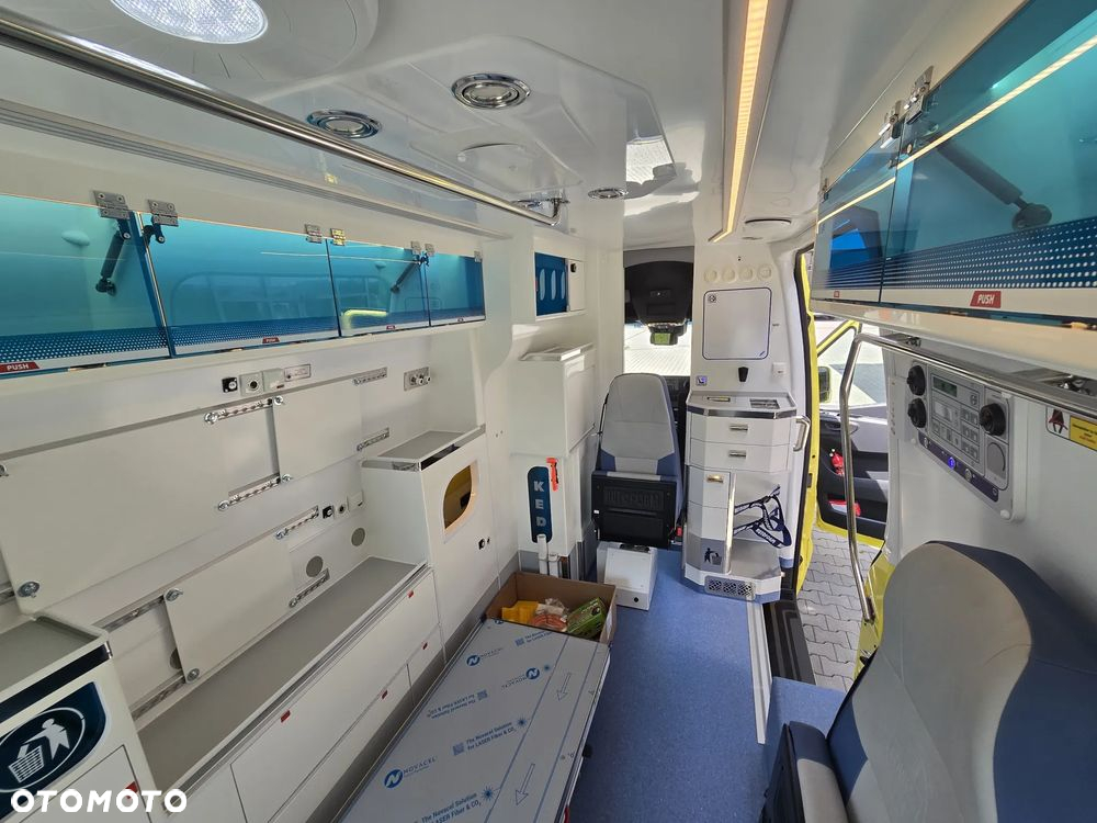 Mercedes-Benz Sprinter - 14