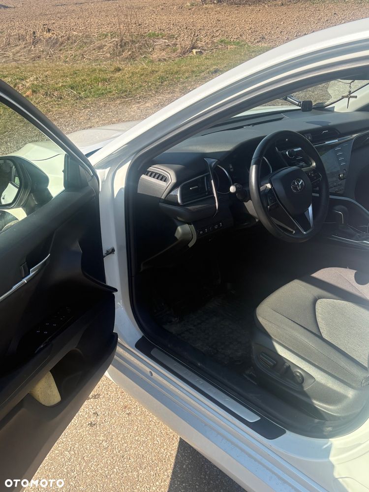 Toyota Camry 2.5 Hybrid Executive CVT - 8