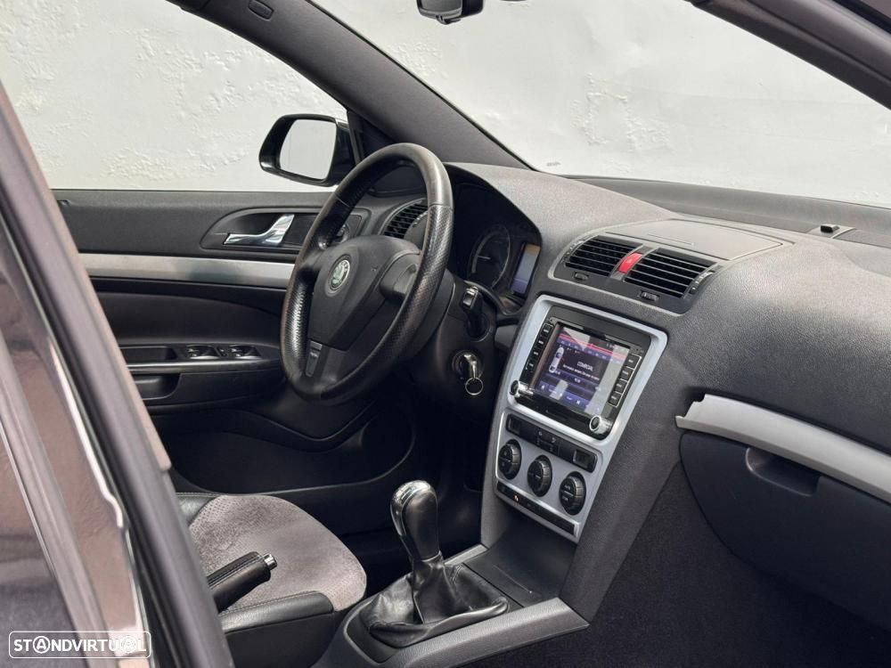 Skoda Octavia 2.0 TDI RS - 17