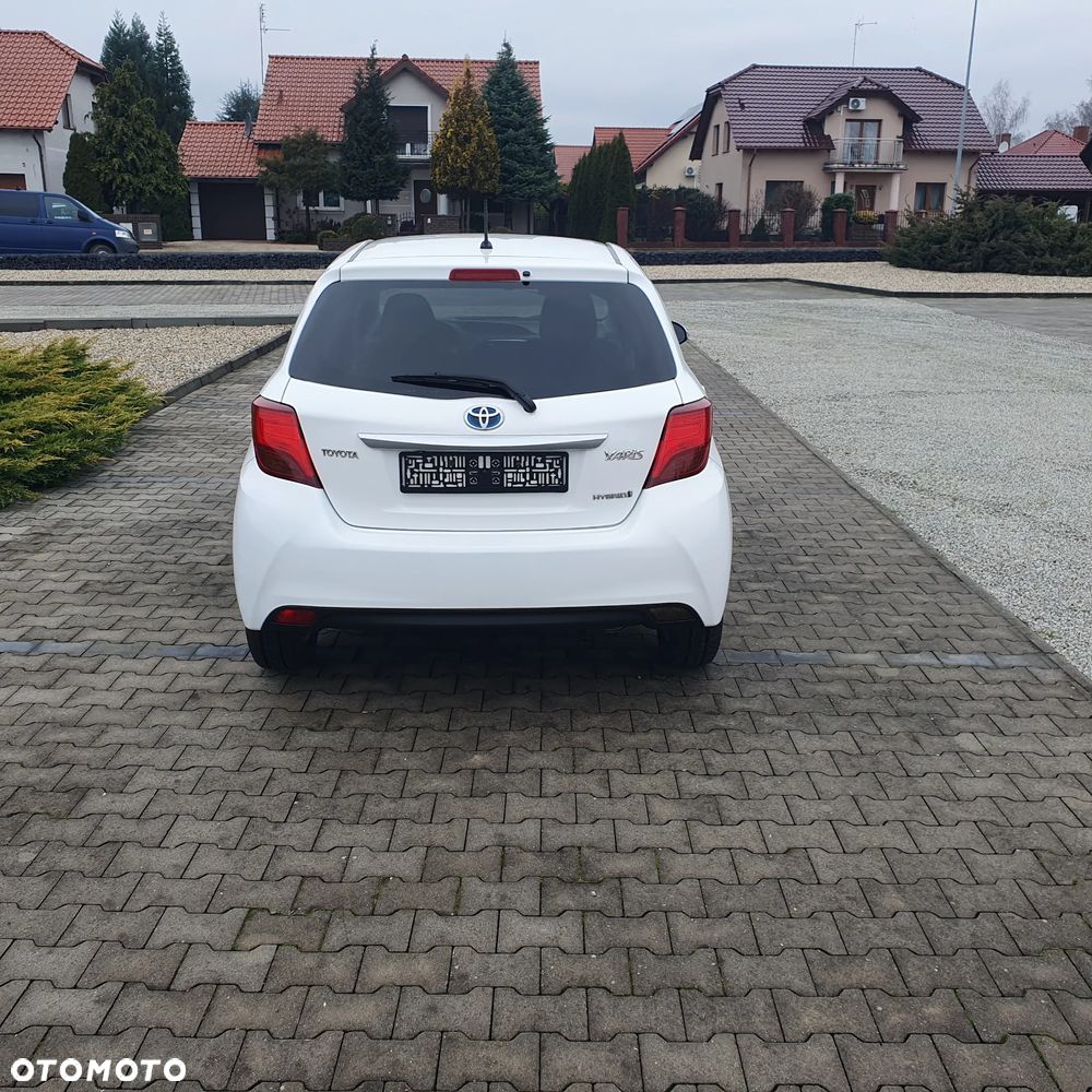 Toyota Yaris Hybrid 100 Selection Passion - 4