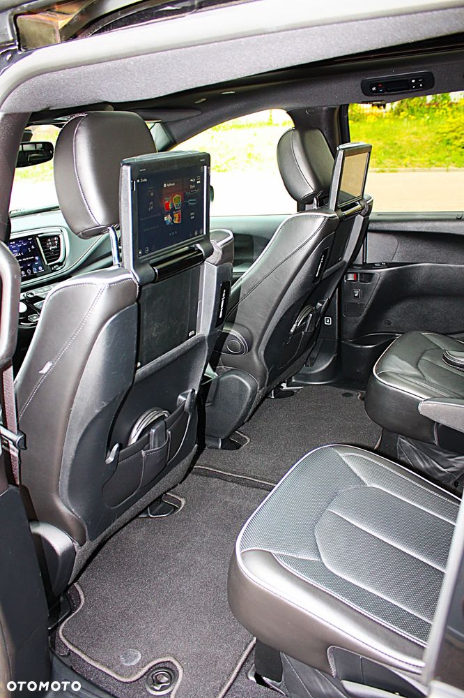 Chrysler Pacifica - 17