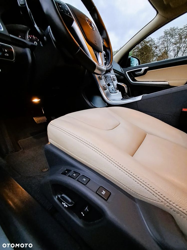 Volvo V60 Cross Country T5 AWD Summum - 23