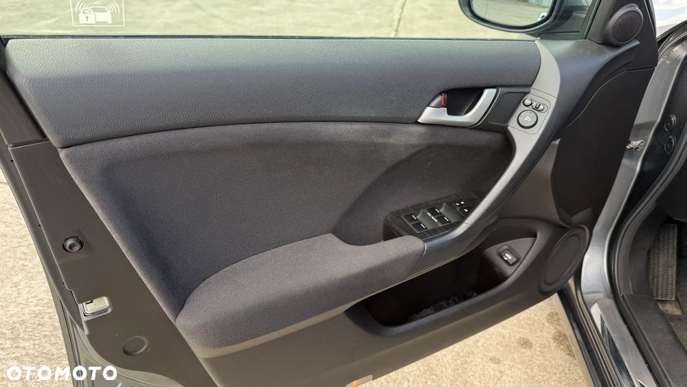 Honda Accord 2.0 Executive - 19