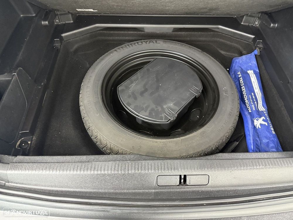 Peugeot 3008 1.2 PureTech Allure Pack EAT8 - 28