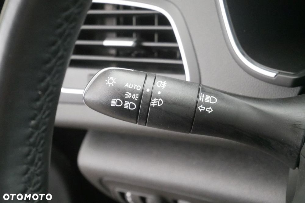 Renault Megane 1.3 TCe Techno EDC - 25
