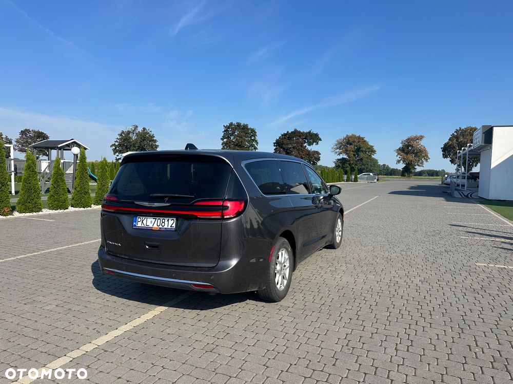 Chrysler Pacifica - 17
