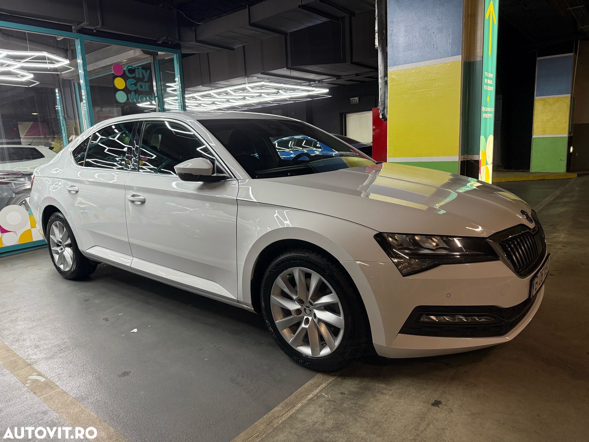 Skoda Superb 2.0 TDI DSG Ambition - 1