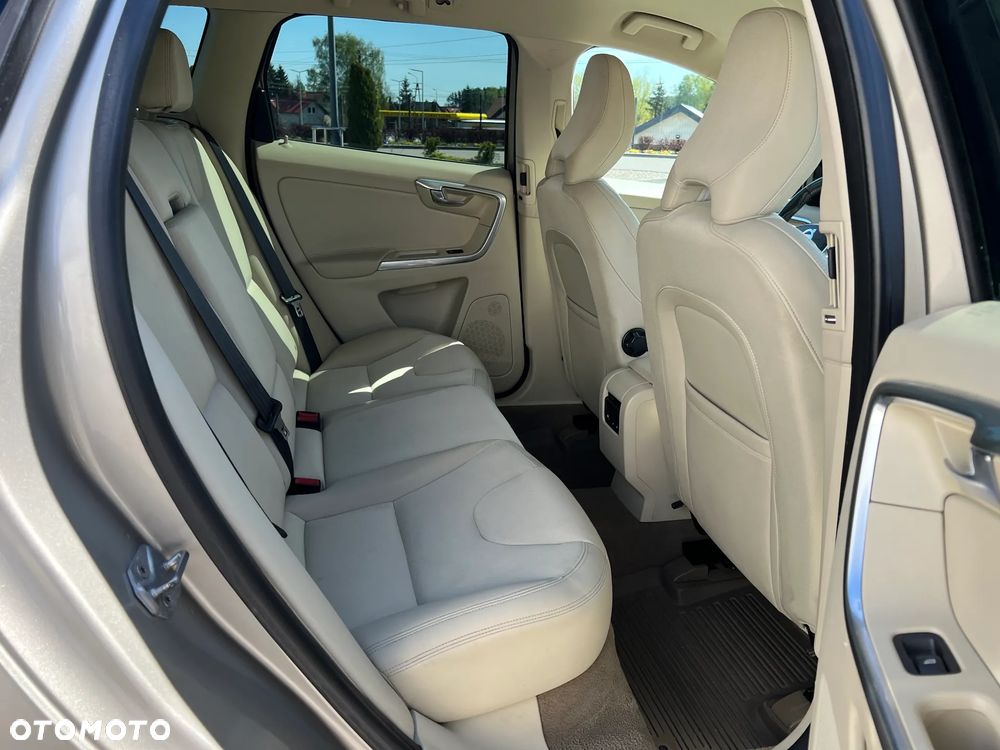 Volvo XC 60 D3 Geartronic Momentum - 31