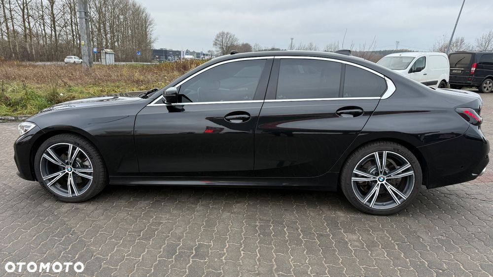 BMW Seria 3 330i xDrive Edition M Sport Shadow - 4